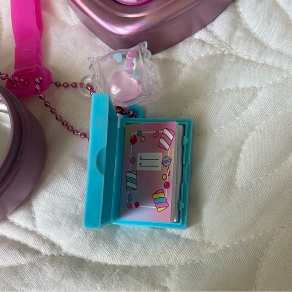 Real Littles Tiny Tin - Picture 5 of 5